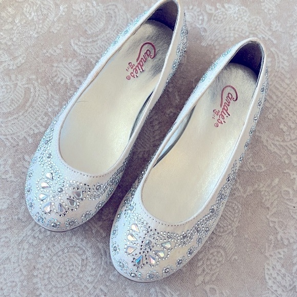 Never Worn Candie’s Girl Bejeweled Rounded Toe Formal Slip On Flats Beaded Gems - Picture 3 of 14